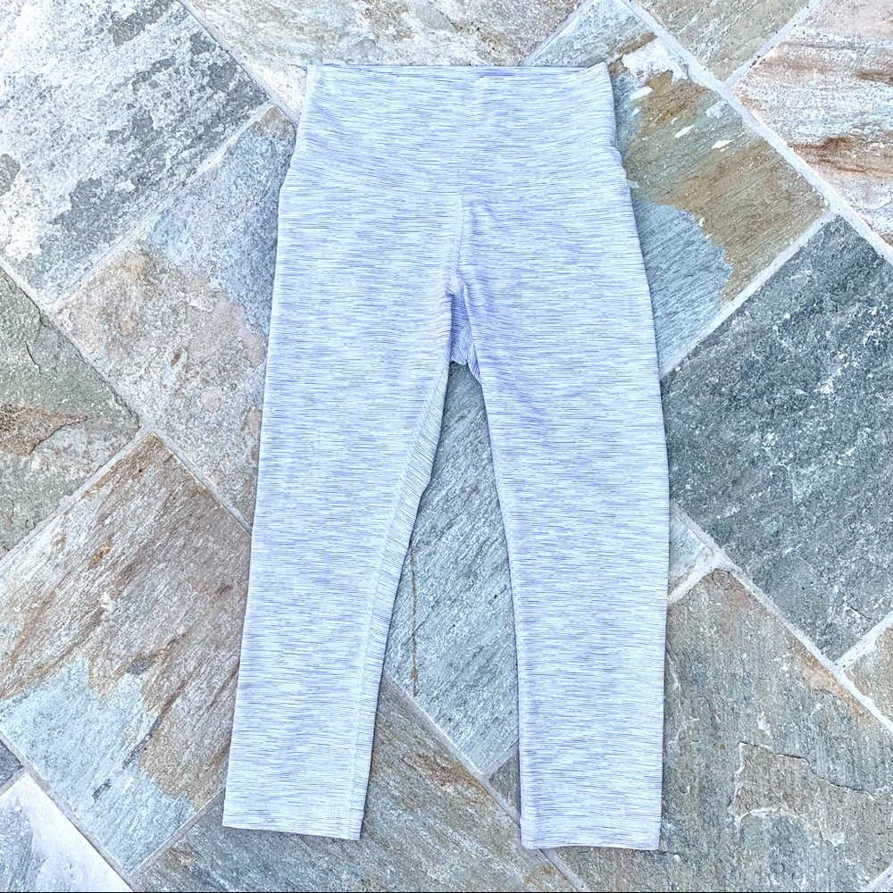 Lululemon size 6 Wunder Under 21” cropped leggings